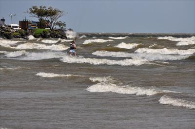 Kitesurf Report from San Jorge:  Howling,  Side Onshore Wind